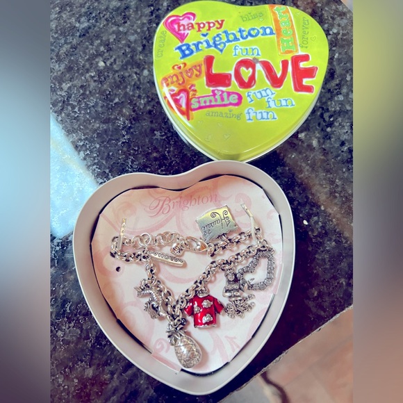 Brighton one size Hawaiian state bracelet in original tin. - Picture 1 of 2